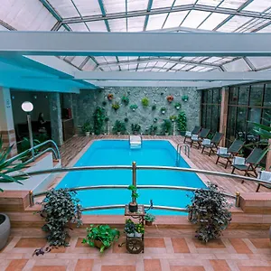 pino-vere-palace-hotel.alltbilisihotels.com/