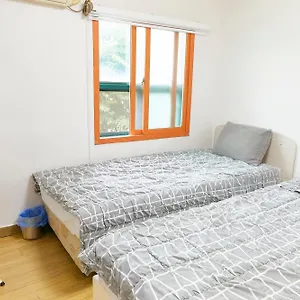 Hipzy Hostal