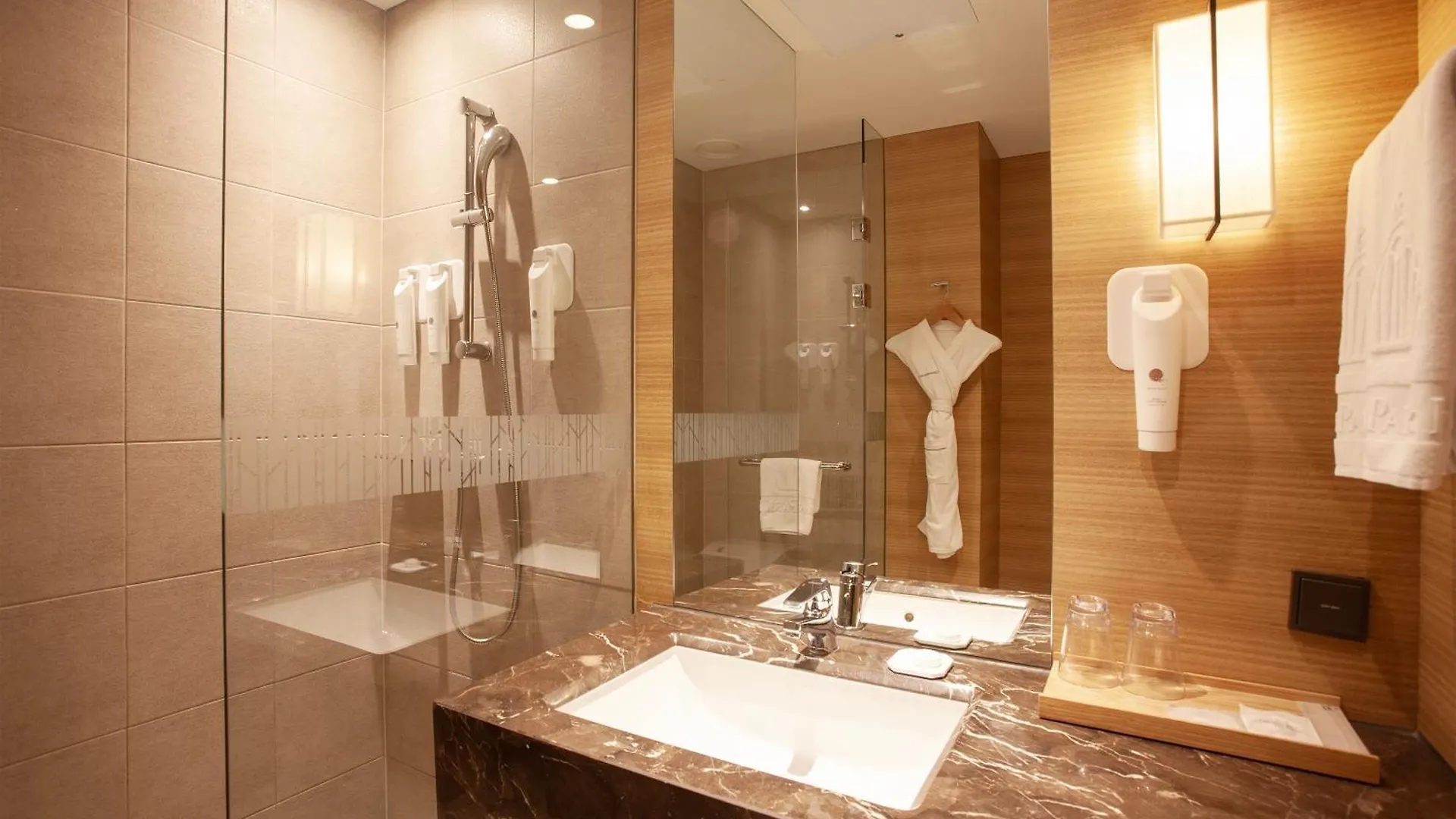***  Crown Park Hotel Seoul Myeongdong South Korea